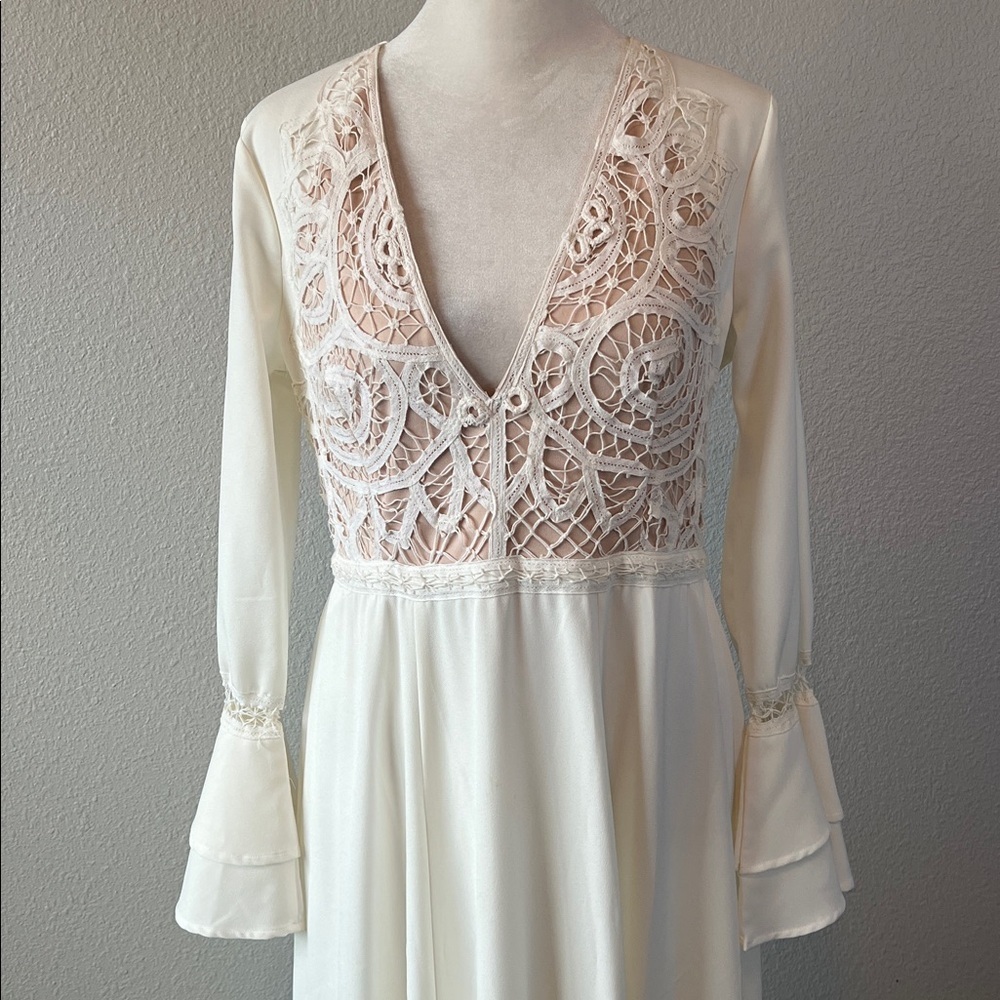 Lulu’s Crochet Lace VNeck Maxi Dress Ivory Size Medium *Flaw/Stains